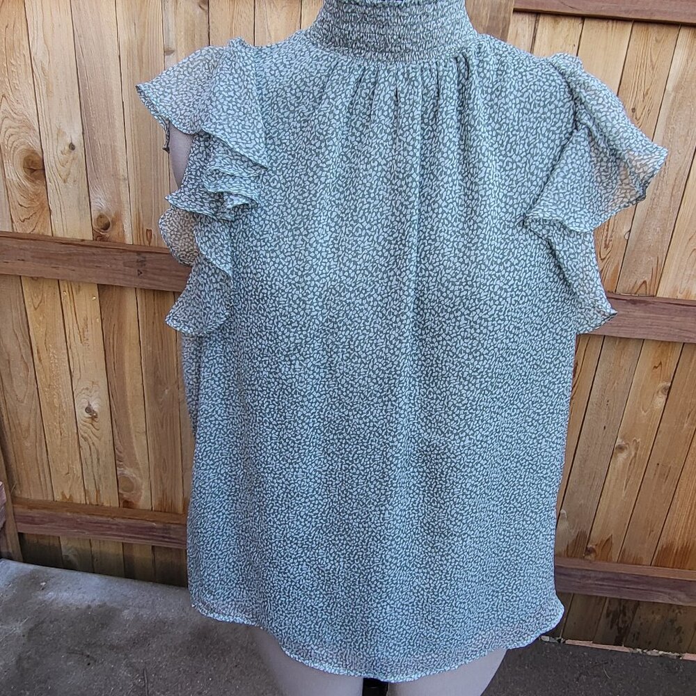1.State green white dot flowy top medium